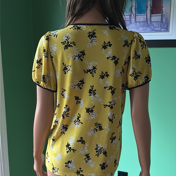 🌻🌻Adrienne Vittadini Short Sleeved Top🌻🌻 - Picture 2 of 8